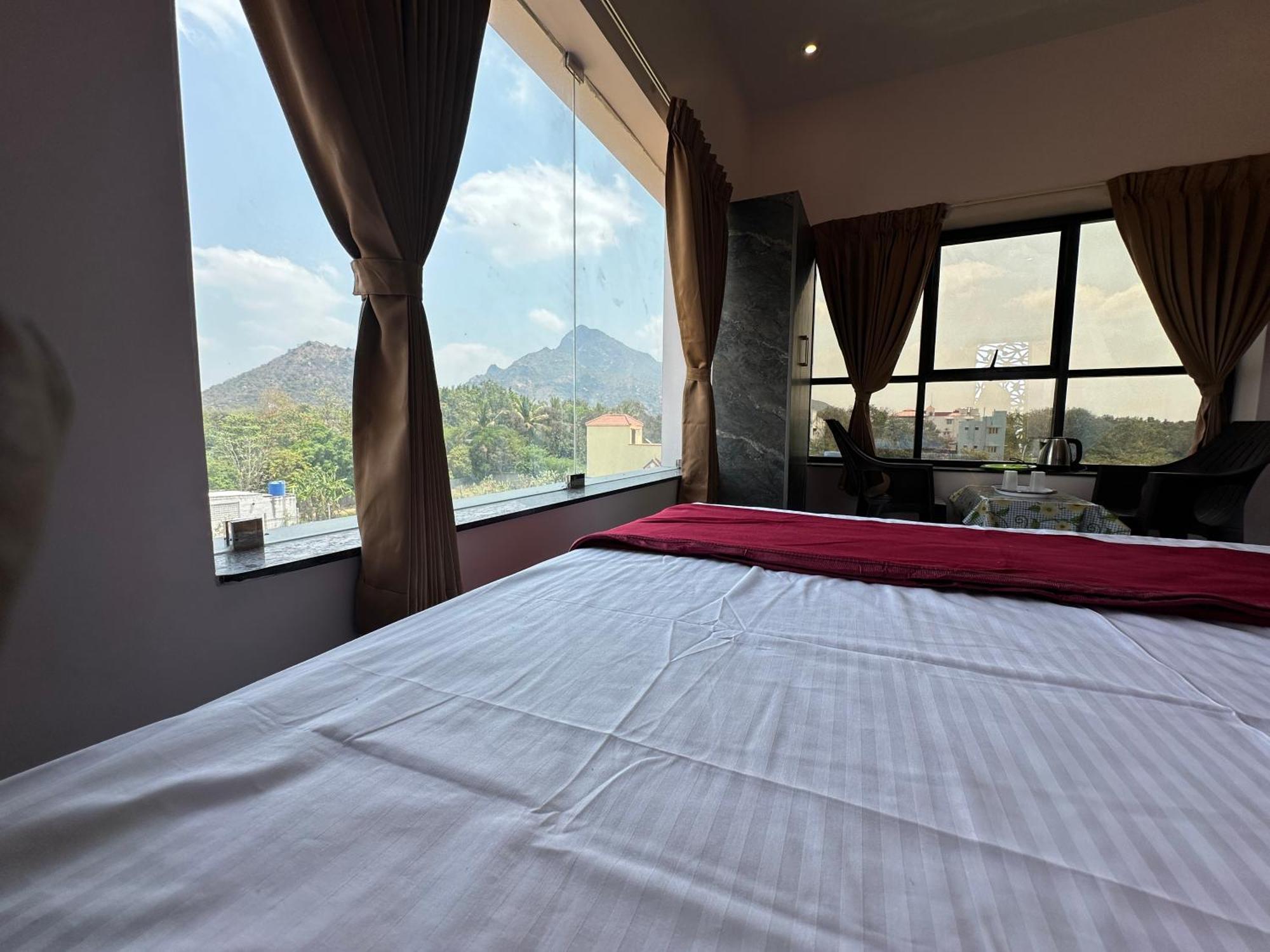 Om Lingeswaran Home Stay Tiruvannāmalai Zewnętrze zdjęcie