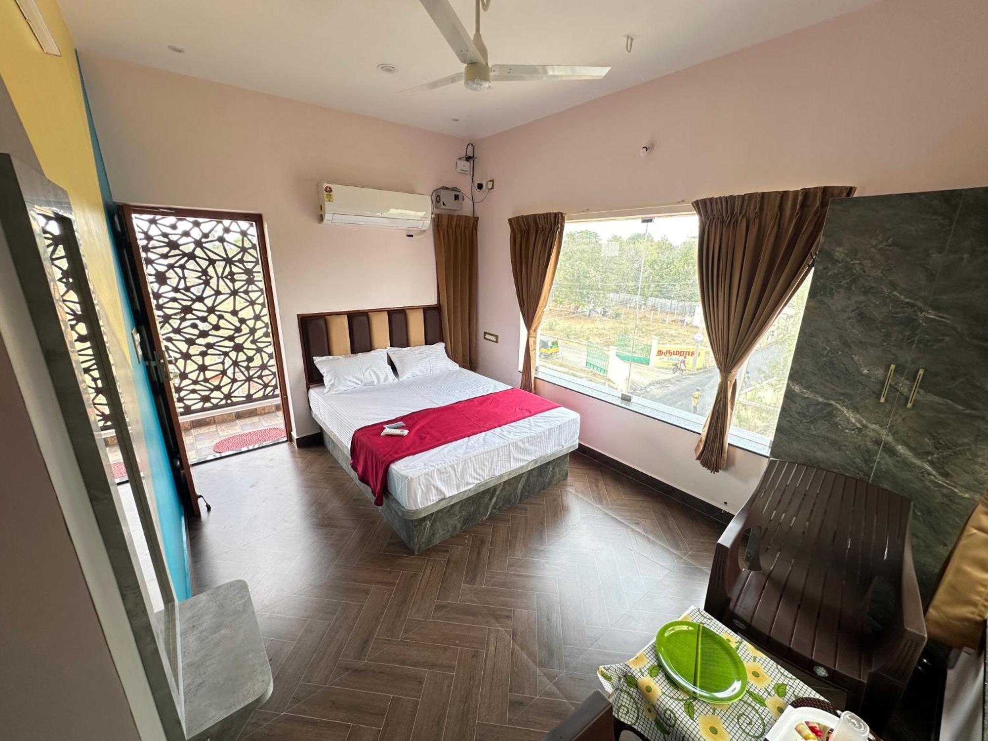 Om Lingeswaran Home Stay Tiruvannāmalai Zewnętrze zdjęcie
